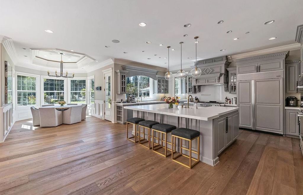 The Estate in Alamo, an entertainer’s paradise nestled on an exclusive and private flat 1.56 acres with all amenities for the premium California lifestyle is now available for sale. This home located at 115 Stephanie Ct, Alamo, California