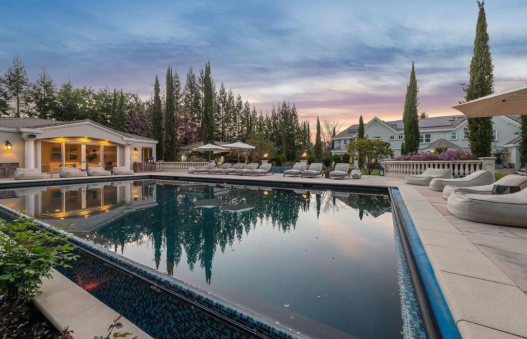 The Estate in Alamo, an entertainer’s paradise nestled on an exclusive and private flat 1.56 acres with all amenities for the premium California lifestyle is now available for sale. This home located at 115 Stephanie Ct, Alamo, California