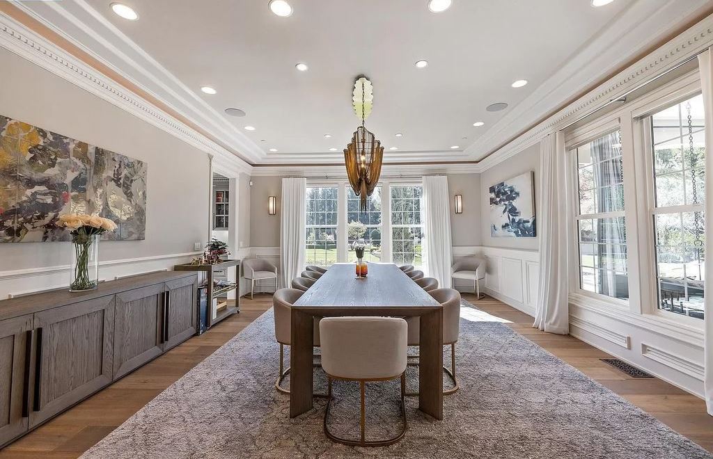 The Estate in Alamo, an entertainer’s paradise nestled on an exclusive and private flat 1.56 acres with all amenities for the premium California lifestyle is now available for sale. This home located at 115 Stephanie Ct, Alamo, California