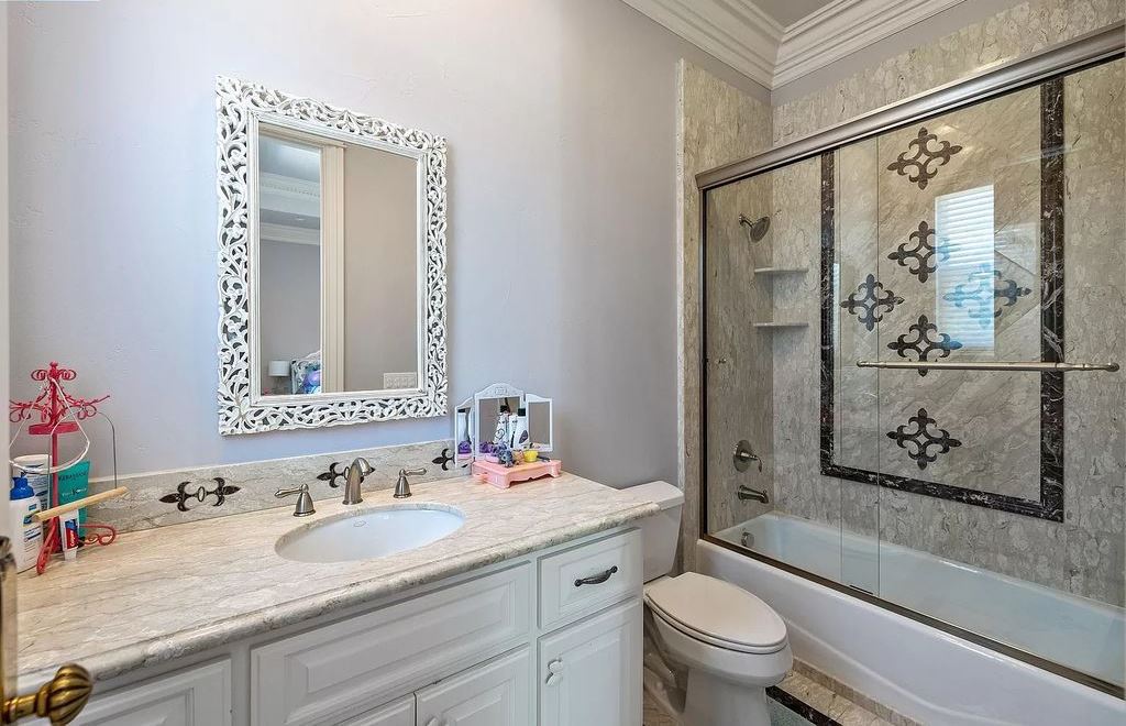The Estate in Alamo, an entertainer’s paradise nestled on an exclusive and private flat 1.56 acres with all amenities for the premium California lifestyle is now available for sale. This home located at 115 Stephanie Ct, Alamo, California