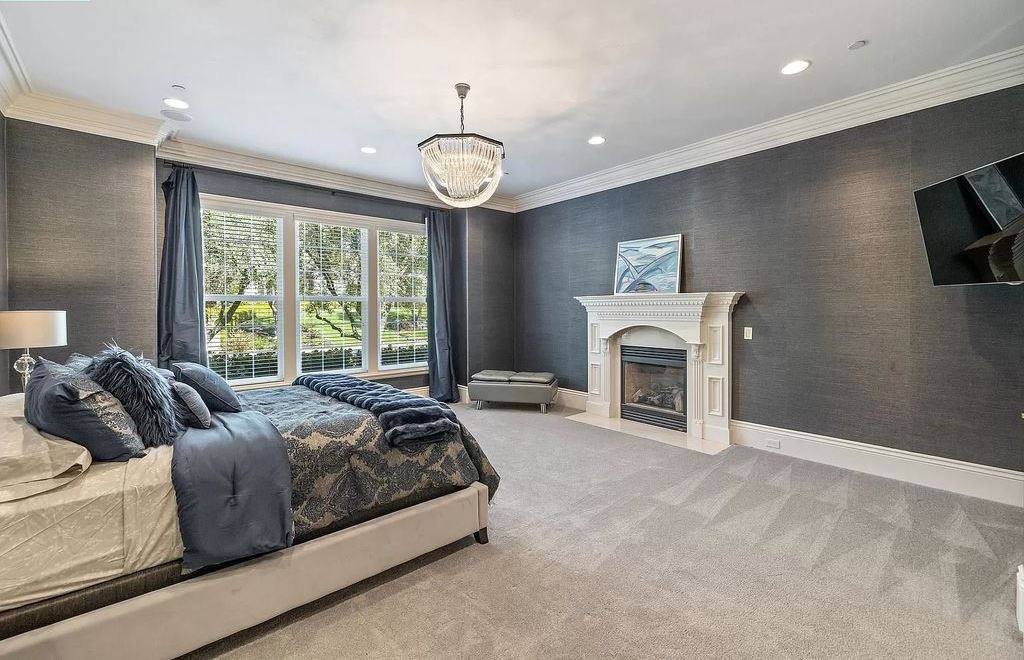 The Estate in Alamo, an entertainer’s paradise nestled on an exclusive and private flat 1.56 acres with all amenities for the premium California lifestyle is now available for sale. This home located at 115 Stephanie Ct, Alamo, California