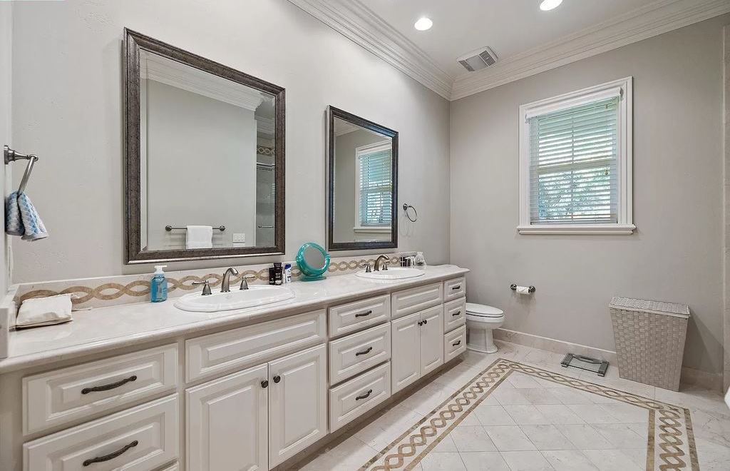 The Estate in Alamo, an entertainer’s paradise nestled on an exclusive and private flat 1.56 acres with all amenities for the premium California lifestyle is now available for sale. This home located at 115 Stephanie Ct, Alamo, California