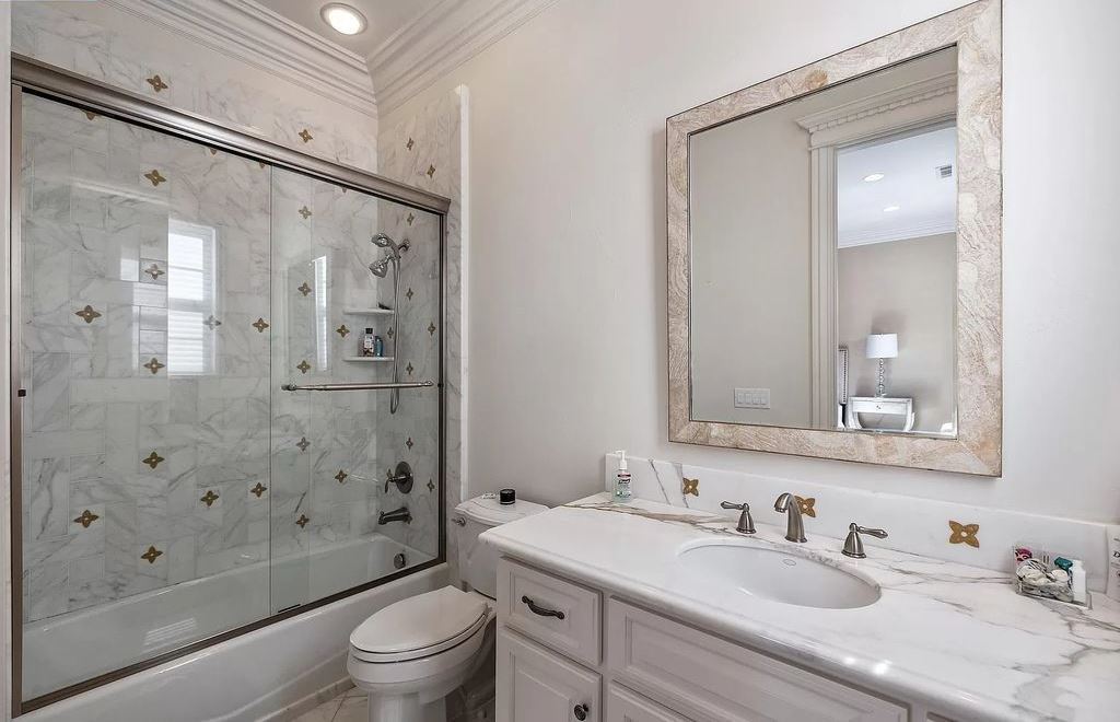 The Estate in Alamo, an entertainer’s paradise nestled on an exclusive and private flat 1.56 acres with all amenities for the premium California lifestyle is now available for sale. This home located at 115 Stephanie Ct, Alamo, California
