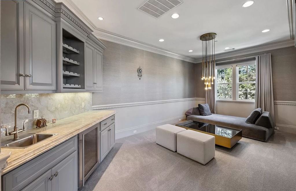 The Estate in Alamo, an entertainer’s paradise nestled on an exclusive and private flat 1.56 acres with all amenities for the premium California lifestyle is now available for sale. This home located at 115 Stephanie Ct, Alamo, California