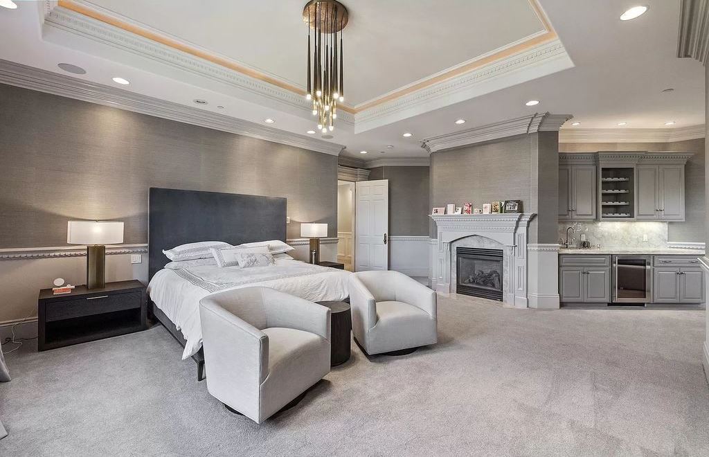 The Estate in Alamo, an entertainer’s paradise nestled on an exclusive and private flat 1.56 acres with all amenities for the premium California lifestyle is now available for sale. This home located at 115 Stephanie Ct, Alamo, California