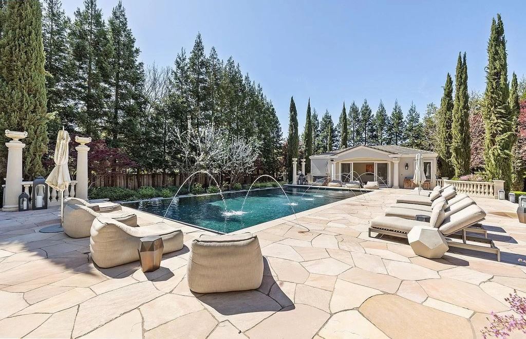The Estate in Alamo, an entertainer’s paradise nestled on an exclusive and private flat 1.56 acres with all amenities for the premium California lifestyle is now available for sale. This home located at 115 Stephanie Ct, Alamo, California
