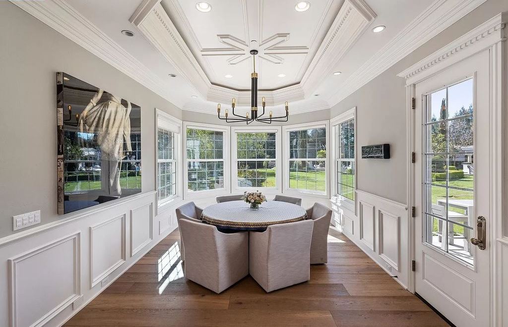 The Estate in Alamo, an entertainer’s paradise nestled on an exclusive and private flat 1.56 acres with all amenities for the premium California lifestyle is now available for sale. This home located at 115 Stephanie Ct, Alamo, California
