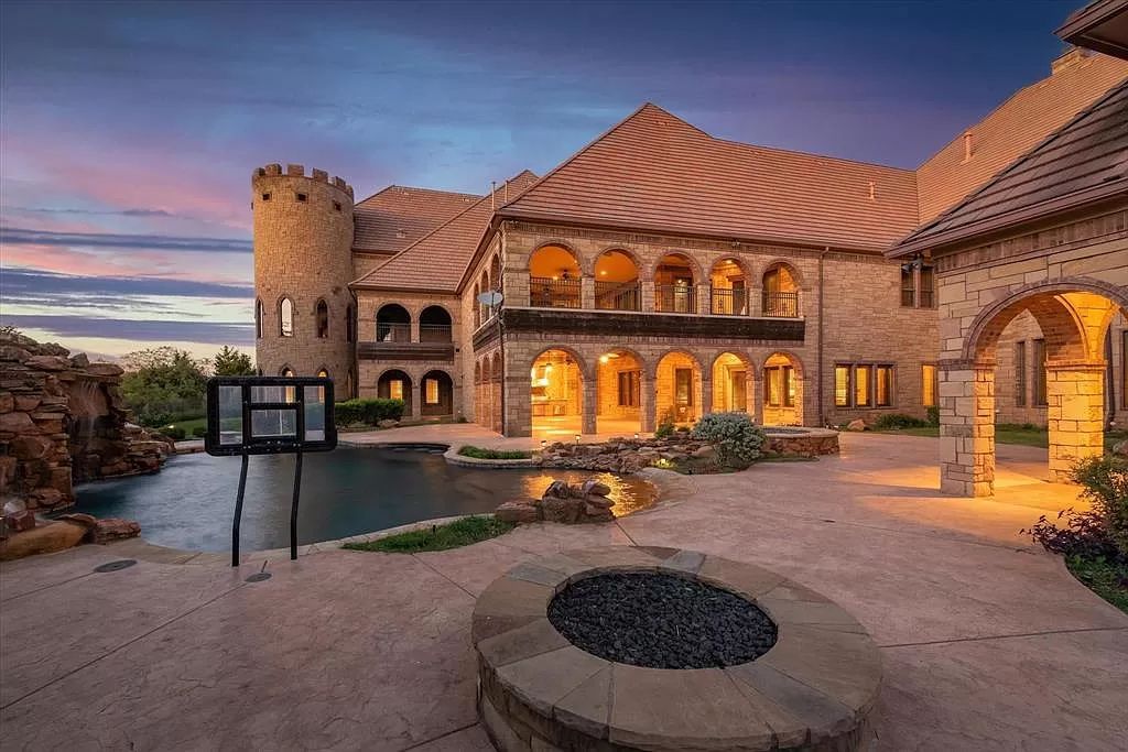 The Estate in Southlake, a castle-like residence blends old world appeal with a modern layout featuring breathtaking ceiling treatments and hand-carved moldings is now available for sale. This home located at 3716 N White Chapel Blvd, Southlake, Texas