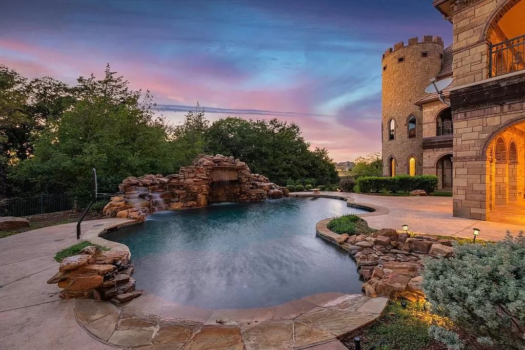 The Estate in Southlake, a castle-like residence blends old world appeal with a modern layout featuring breathtaking ceiling treatments and hand-carved moldings is now available for sale. This home located at 3716 N White Chapel Blvd, Southlake, Texas