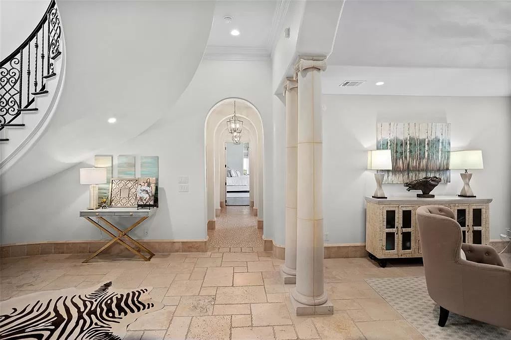 The Estate in Fort Worth, a beautiful home has an extraordinary outdoor entertainment with heated pool and waterslide on approximately 1.3 meticulously landscaped acres is now available for sale. This home located at 9517 Bella Terra Dr, Fort Worth, Texas