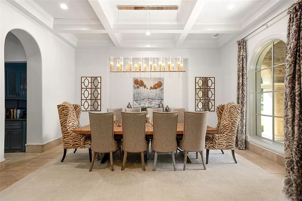 The Estate in Fort Worth, a beautiful home has an extraordinary outdoor entertainment with heated pool and waterslide on approximately 1.3 meticulously landscaped acres is now available for sale. This home located at 9517 Bella Terra Dr, Fort Worth, Texas