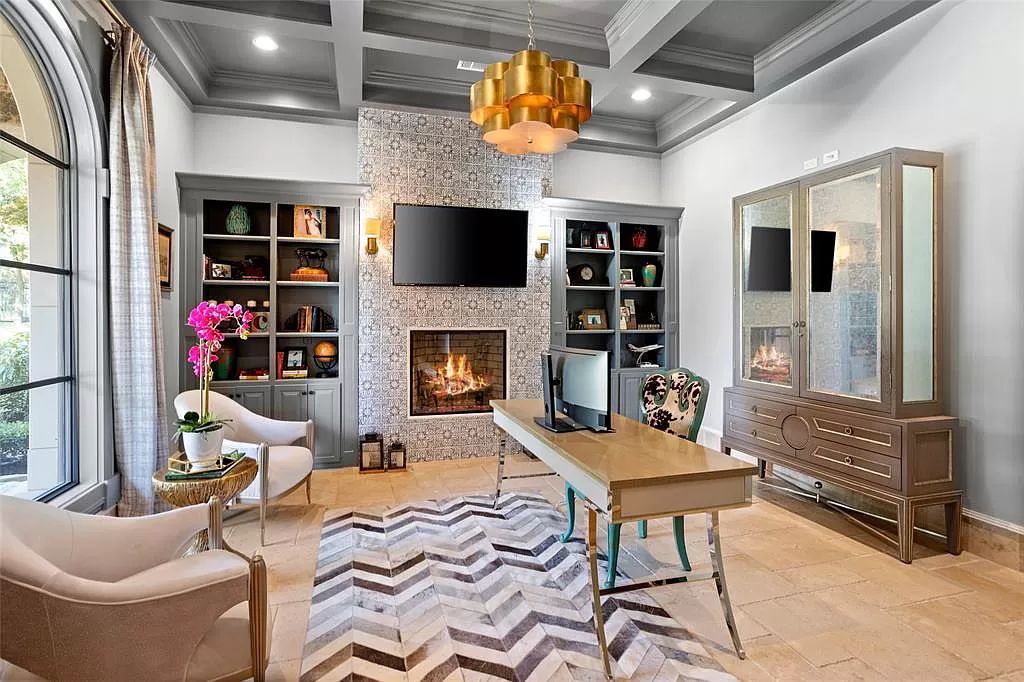 The Estate in Fort Worth, a beautiful home has an extraordinary outdoor entertainment with heated pool and waterslide on approximately 1.3 meticulously landscaped acres is now available for sale. This home located at 9517 Bella Terra Dr, Fort Worth, Texas