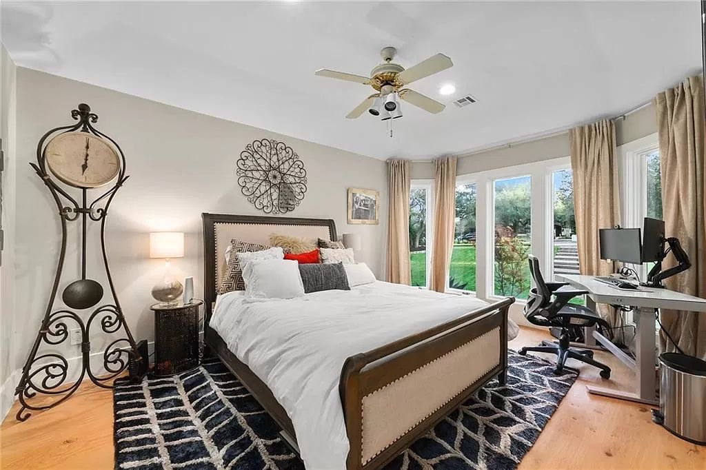 The Home in Austin, an impressive residence with thoughtful architectural detail, the finest modern fixtures, finishes throughout and sweeping hill country views. This home located at 7 Coleridge Ln, Austin, Texas.