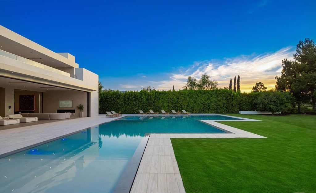 The Madison Club Mansion in La Quinta is an exquisite warm contemporary home with massive gates and mature and magnificent landscape on all sides create unique atmospheric privacy now available for sale. This home located at 81560 Baffin Ave, La Quinta, California