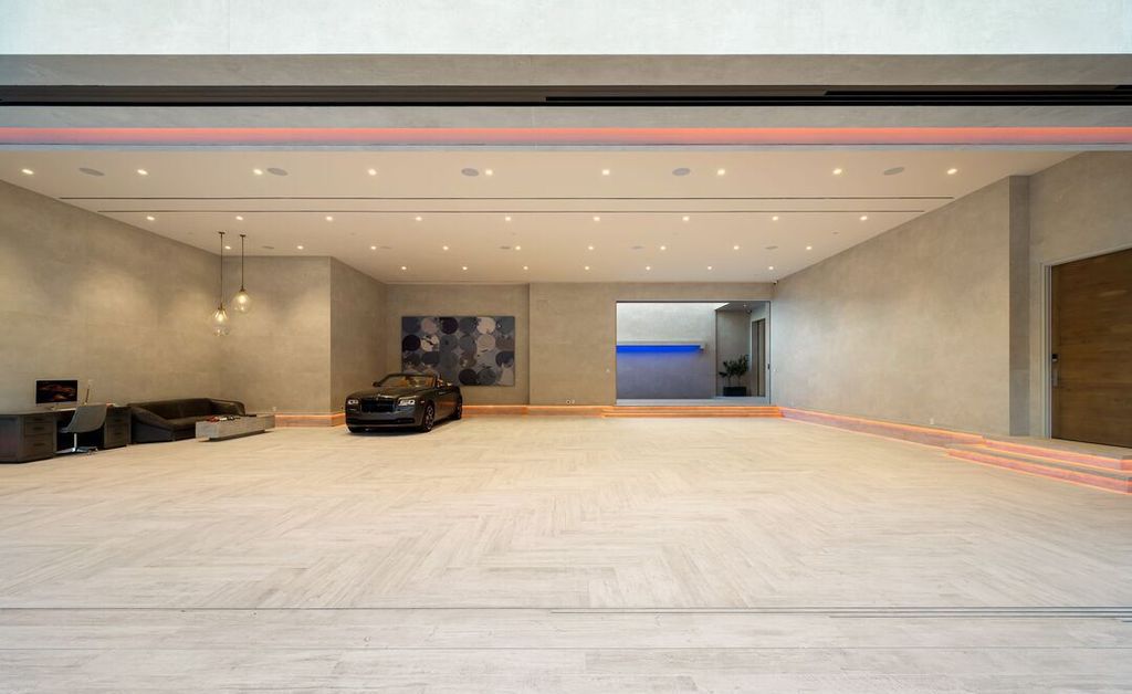 The Madison Club Mansion in La Quinta is an exquisite warm contemporary home with massive gates and mature and magnificent landscape on all sides create unique atmospheric privacy now available for sale. This home located at 81560 Baffin Ave, La Quinta, California