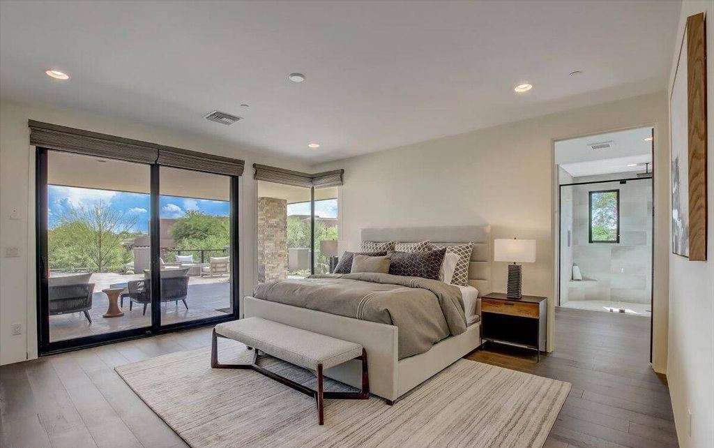 The Scottsdale Home, a brand new Mortensen Signature residence boasts natural elegance and contemporary desert flair. This home located at 10929 E Fortuna Dr, Scottsdale, Arizona