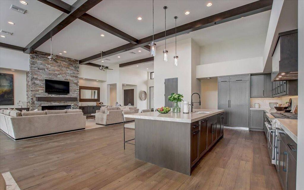 The Scottsdale Home, a brand new Mortensen Signature residence boasts natural elegance and contemporary desert flair. This home located at 10929 E Fortuna Dr, Scottsdale, Arizona