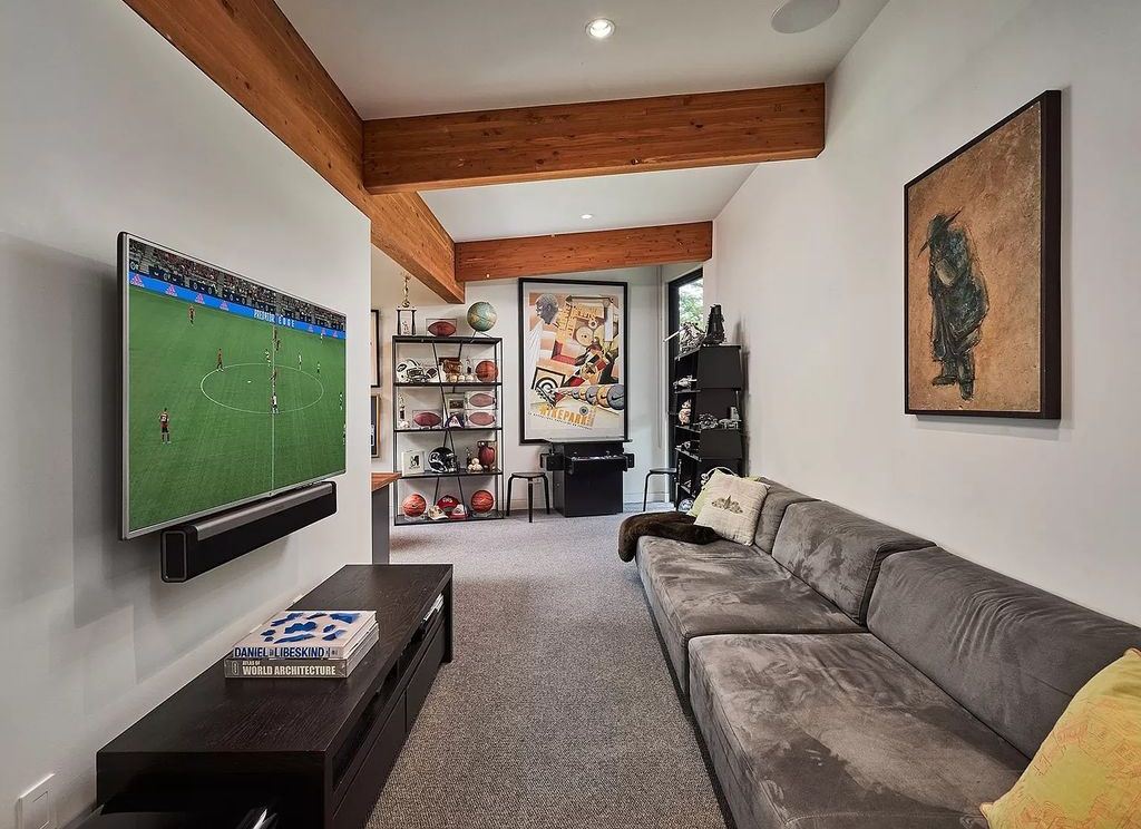 The Home in Portland is a true modern masterpiece designed by Craig Wollen, now available for sale. This home located at 4112 SW Greenhills Way, Portland, Oregon
