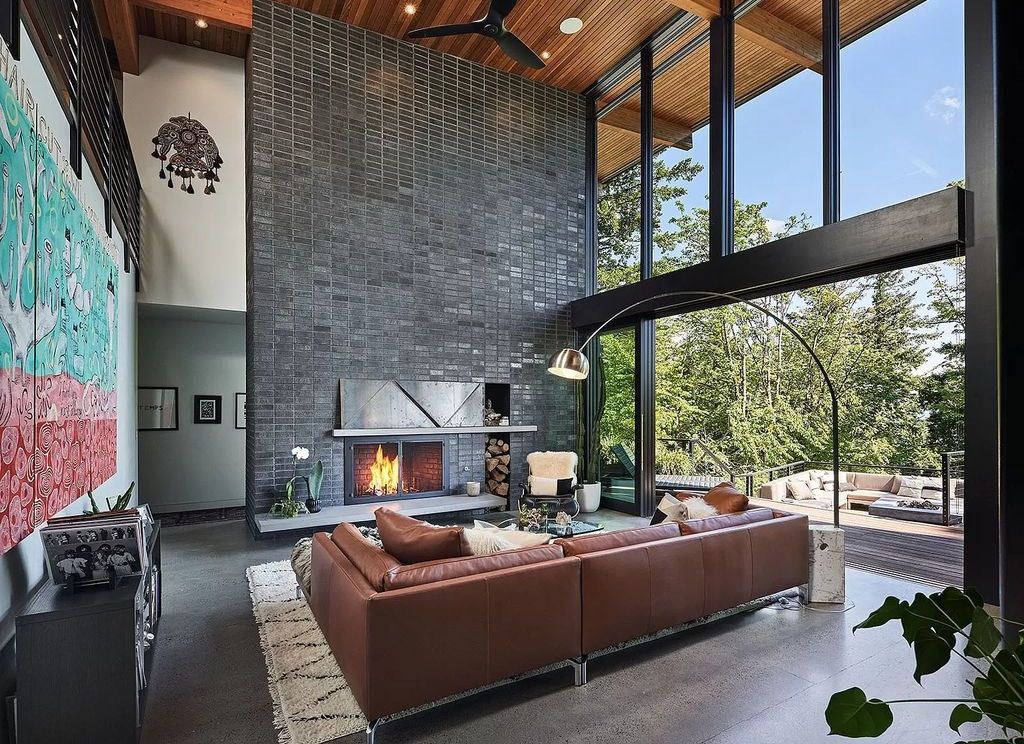 The Home in Portland is a true modern masterpiece designed by Craig Wollen, now available for sale. This home located at 4112 SW Greenhills Way, Portland, Oregon