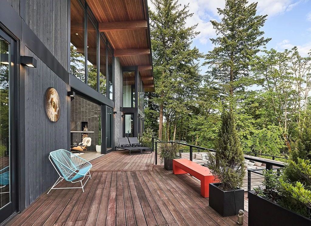 The Home in Portland is a true modern masterpiece designed by Craig Wollen, now available for sale. This home located at 4112 SW Greenhills Way, Portland, Oregon