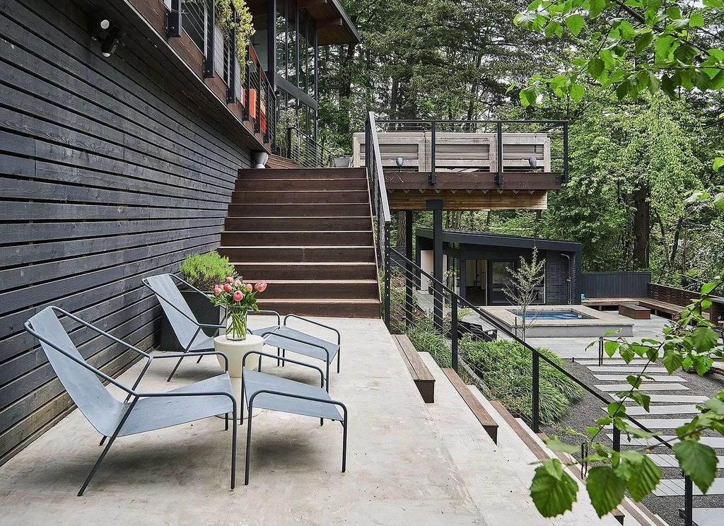 The Home in Portland is a true modern masterpiece designed by Craig Wollen, now available for sale. This home located at 4112 SW Greenhills Way, Portland, Oregon