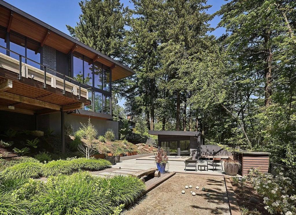The Home in Portland is a true modern masterpiece designed by Craig Wollen, now available for sale. This home located at 4112 SW Greenhills Way, Portland, Oregon