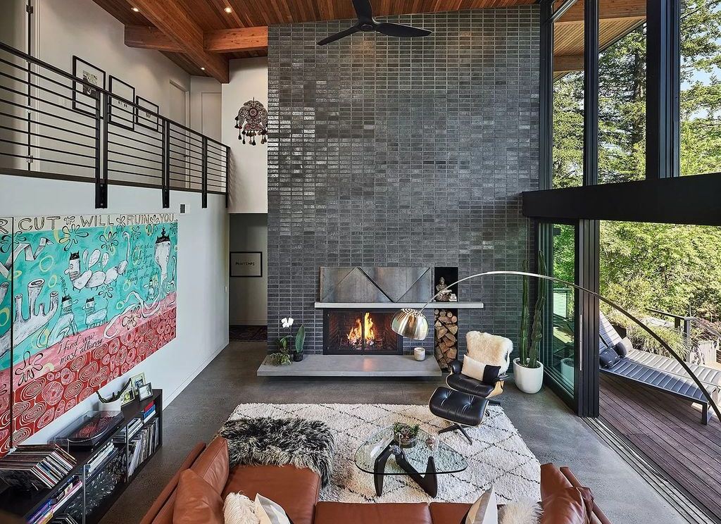 The Home in Portland is a true modern masterpiece designed by Craig Wollen, now available for sale. This home located at 4112 SW Greenhills Way, Portland, Oregon