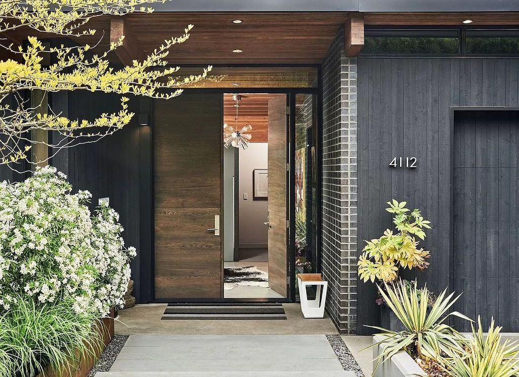 The Home in Portland is a true modern masterpiece designed by Craig Wollen, now available for sale. This home located at 4112 SW Greenhills Way, Portland, Oregon