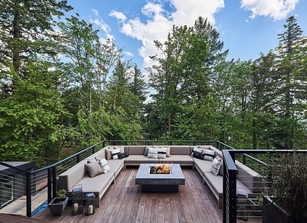 The Home in Portland is a true modern masterpiece designed by Craig Wollen, now available for sale. This home located at 4112 SW Greenhills Way, Portland, Oregon