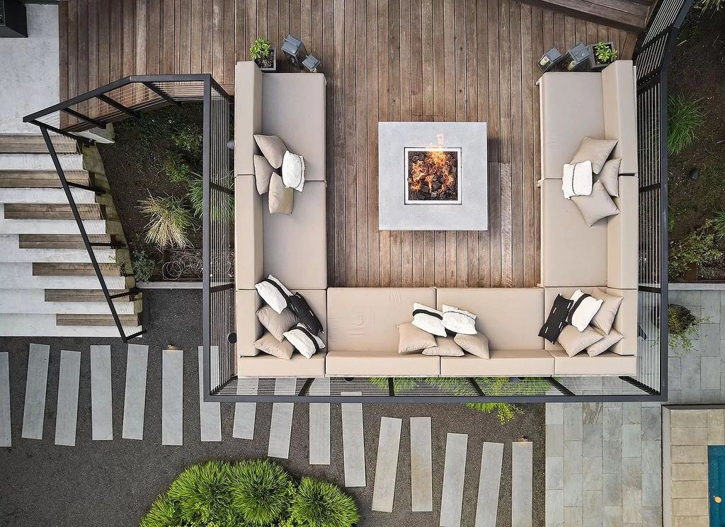 The Home in Portland is a true modern masterpiece designed by Craig Wollen, now available for sale. This home located at 4112 SW Greenhills Way, Portland, Oregon
