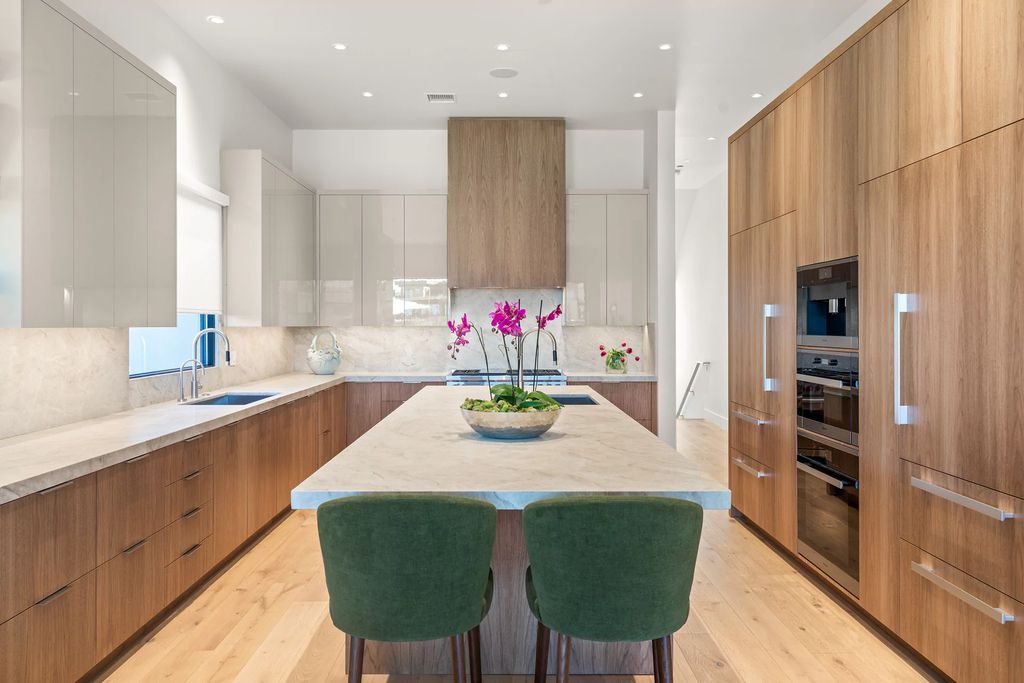 The Home in Las Vegas, a dramatic custom masterpiece with panoramic Red Rock Conservation views defines modern sophistication with sleek timeless finishes is now available for sale. This house located at 74 Meadowhawk Ln, Las Vegas, Nevada
