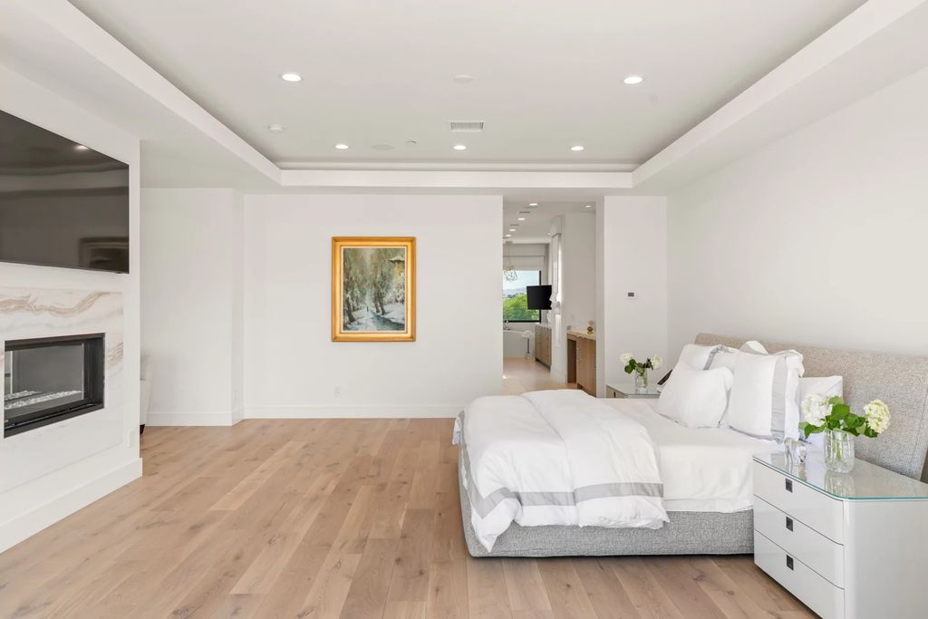 The Home in Las Vegas, a dramatic custom masterpiece with panoramic Red Rock Conservation views defines modern sophistication with sleek timeless finishes is now available for sale. This house located at 74 Meadowhawk Ln, Las Vegas, Nevada