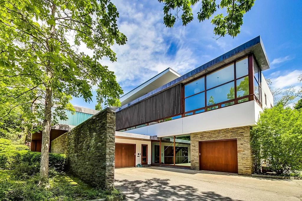 The Estate in Highland Park is a luxurious home having unparalleled amenities and gorgeous lake views from every significant room now available for sale. This home located at 337 N Deere Park Dr E, Highland Park, Illinois; offering 06 bedrooms and 08 bathrooms with 11,022 square feet of living spaces.