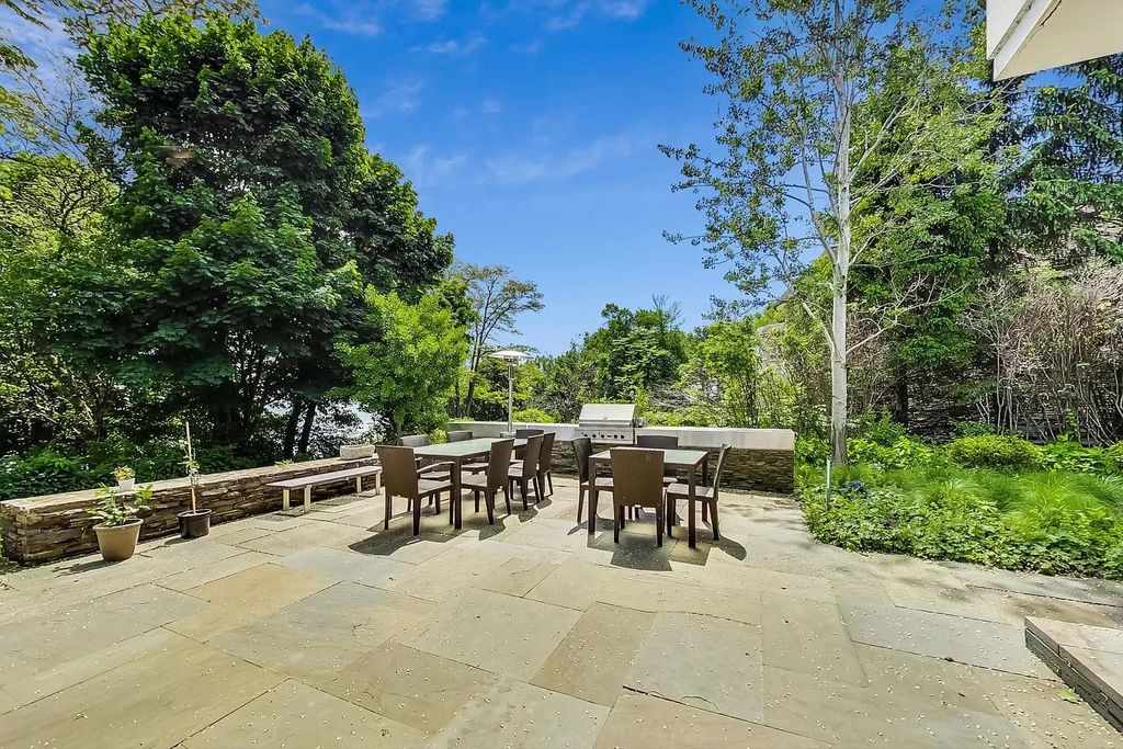 The Estate in Highland Park is a luxurious home having unparalleled amenities and gorgeous lake views from every significant room now available for sale. This home located at 337 N Deere Park Dr E, Highland Park, Illinois; offering 06 bedrooms and 08 bathrooms with 11,022 square feet of living spaces.