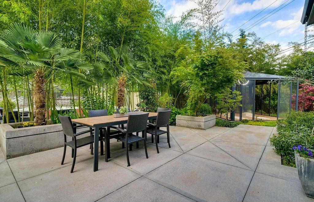 The House in Lake Oswego offers extraordinary craftsmanship with exceptional amenities, now available for sale. This home located at 708 McVey Ave, Lake Oswego, Oregon