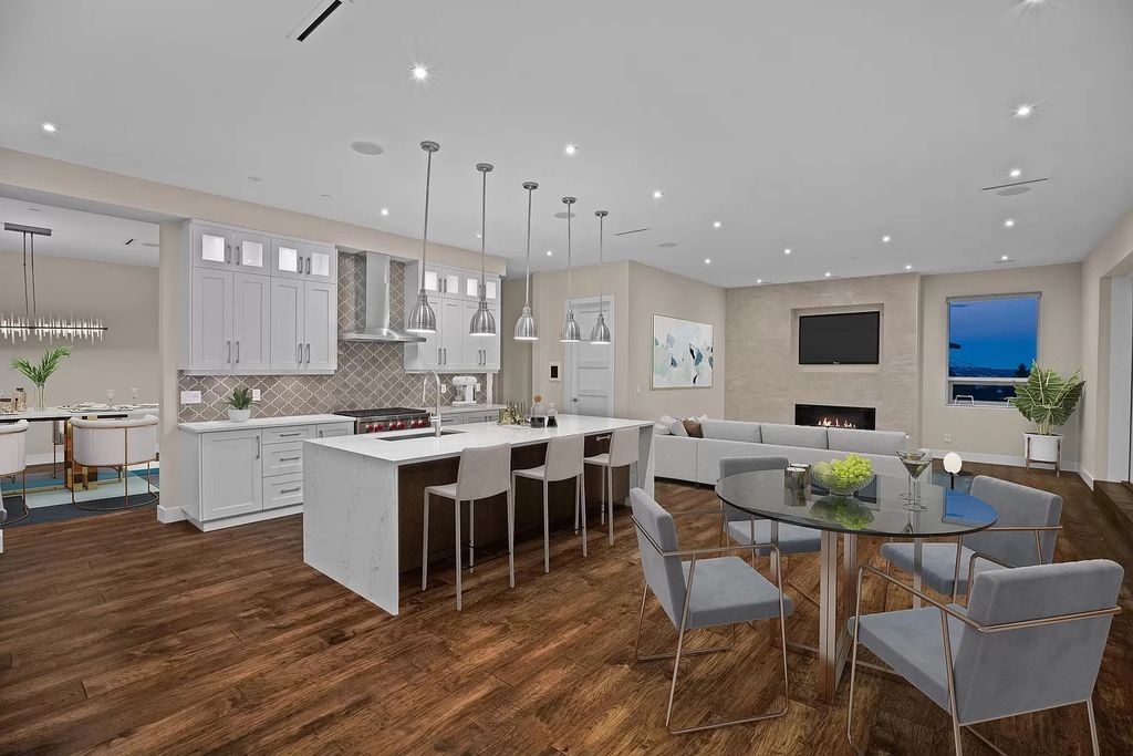 The Estate in West Vancouver is a stunning contemporary south-facing home with ultra-luxury now available for sale. This home located at 735 Southborough Dr, West Vancouver, BC V7S 1N1, Canada