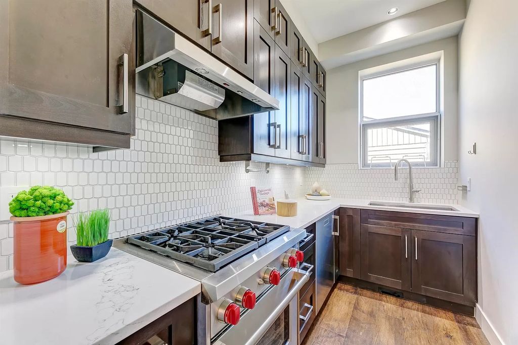 The Estate in West Vancouver is a stunning contemporary south-facing home with ultra-luxury now available for sale. This home located at 735 Southborough Dr, West Vancouver, BC V7S 1N1, Canada