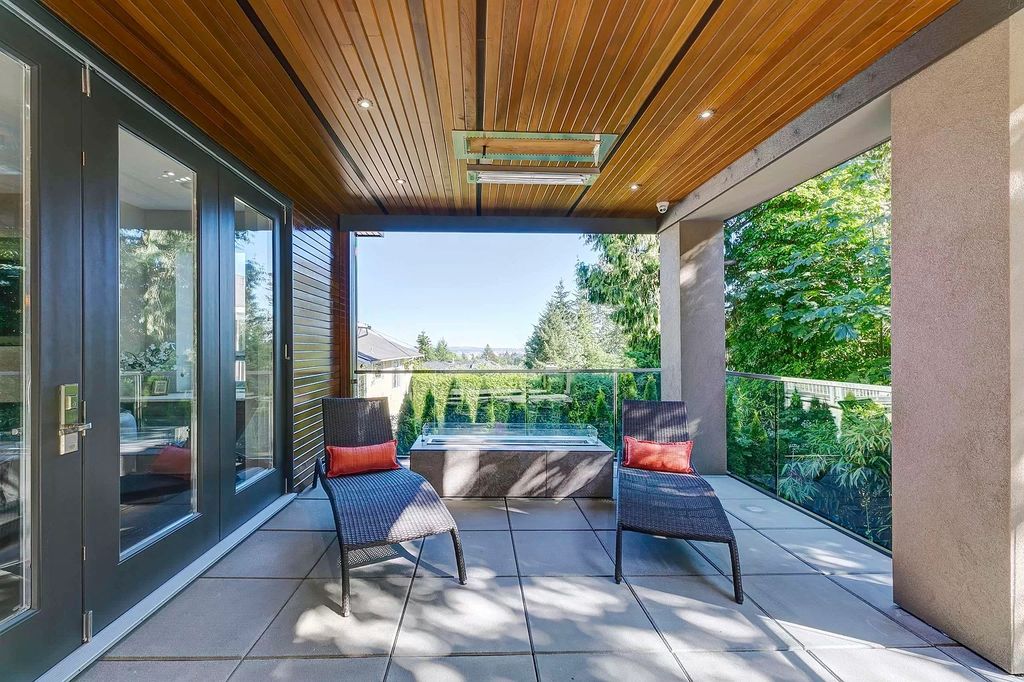 The Estate in West Vancouver is a stunning contemporary south-facing home with ultra-luxury now available for sale. This home located at 735 Southborough Dr, West Vancouver, BC V7S 1N1, Canada