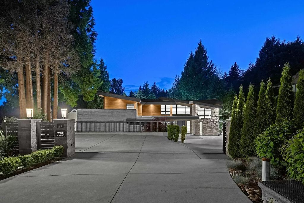 The Estate in West Vancouver is a stunning contemporary south-facing home with ultra-luxury now available for sale. This home located at 735 Southborough Dr, West Vancouver, BC V7S 1N1, Canada