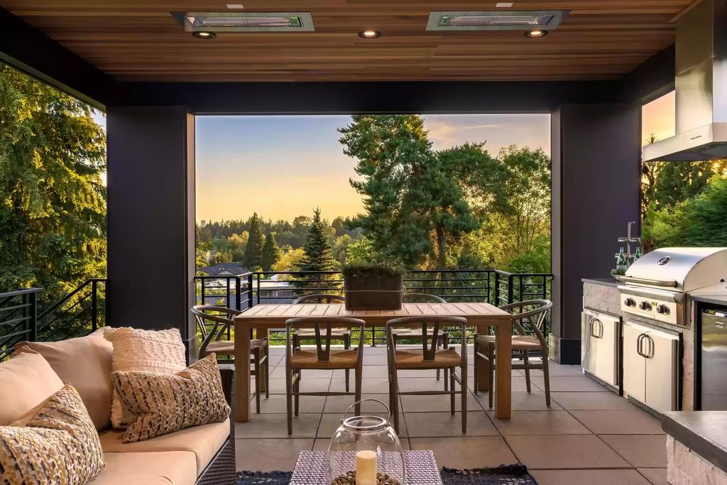 The Estate in Clyde Hill is a luxurious home with fantastic lot filled sunshine for summer activities, now available for sale. This home located at 1421 88th Avenue NE, Clyde Hill, Washington