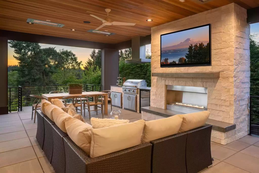 The Estate in Clyde Hill is a luxurious home with fantastic lot filled sunshine for summer activities, now available for sale. This home located at 1421 88th Avenue NE, Clyde Hill, Washington