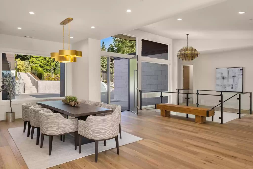 The Estate in Clyde Hill is a luxurious home with fantastic lot filled sunshine for summer activities, now available for sale. This home located at 1421 88th Avenue NE, Clyde Hill, Washington