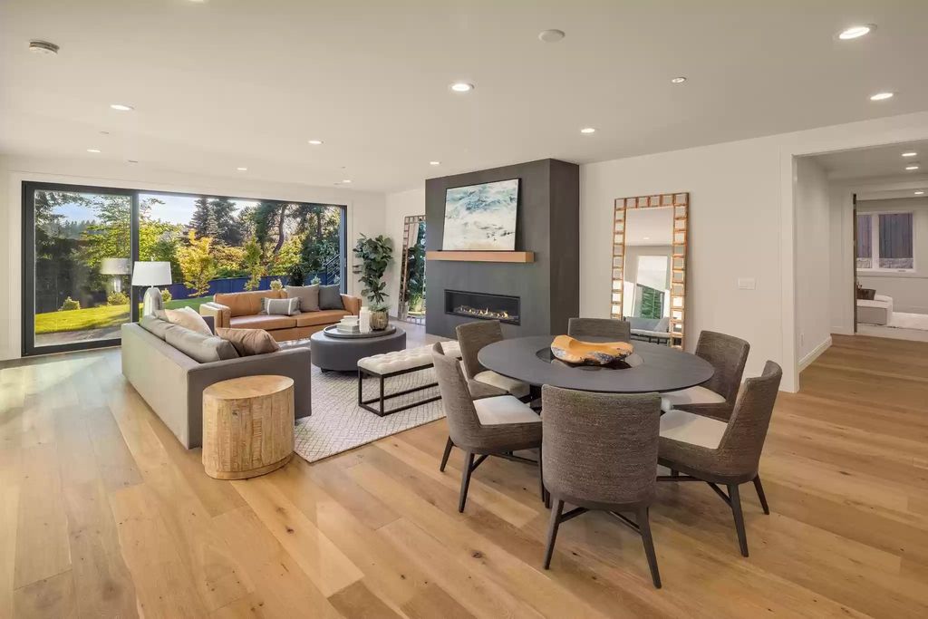 The Estate in Clyde Hill is a luxurious home with fantastic lot filled sunshine for summer activities, now available for sale. This home located at 1421 88th Avenue NE, Clyde Hill, Washington