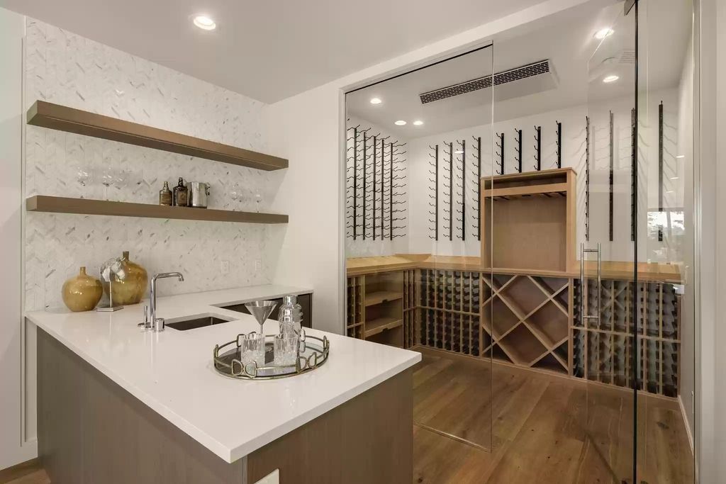 The Estate in Clyde Hill is a luxurious home with fantastic lot filled sunshine for summer activities, now available for sale. This home located at 1421 88th Avenue NE, Clyde Hill, Washington