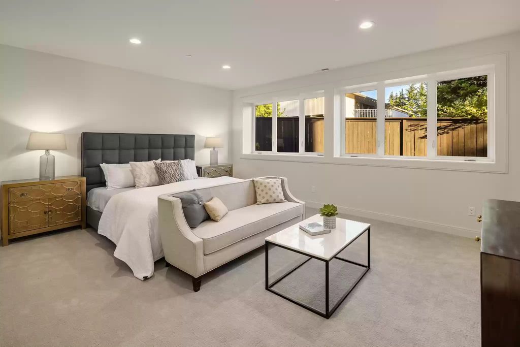 The Estate in Clyde Hill is a luxurious home with fantastic lot filled sunshine for summer activities, now available for sale. This home located at 1421 88th Avenue NE, Clyde Hill, Washington