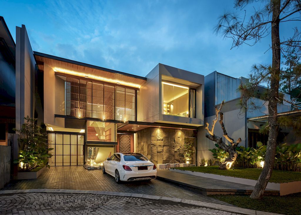 SS House with Semi resort Concept for Weekend Retreat by Rakta Studio 21