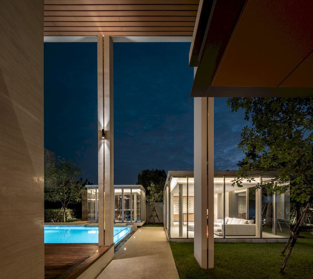 TT residence with a Central Glass fronted Swimming Pool by FLAT12x 23