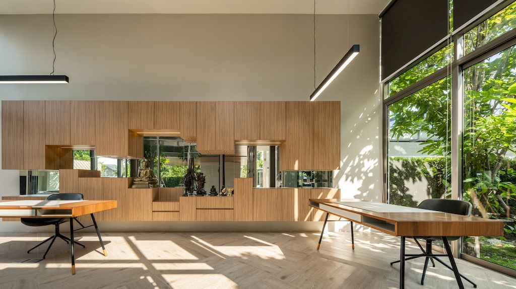 TT residence with a Central Glass fronted Swimming Pool by FLAT12x 26