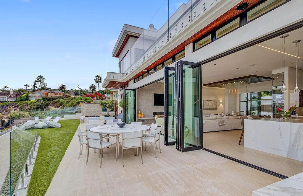 The Home in La Jolla, a undeniable showpiece estate perfectly positioned to enjoy the natural seascape and sea animals and highlights ocean views from every room is now available for sale. This home located at 5740 Dolphin Pl, La Jolla, California