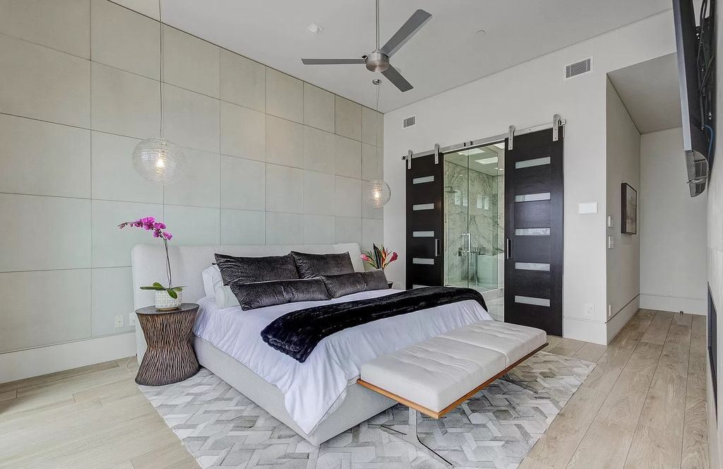 The Home in La Jolla, a undeniable showpiece estate perfectly positioned to enjoy the natural seascape and sea animals and highlights ocean views from every room is now available for sale. This home located at 5740 Dolphin Pl, La Jolla, California